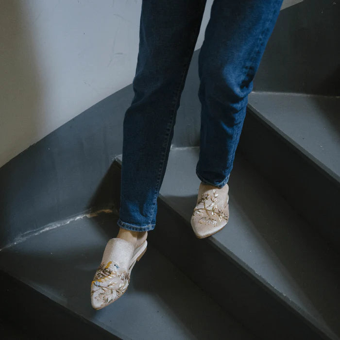 Little Sparrow Hand-embroidery Flat Mules