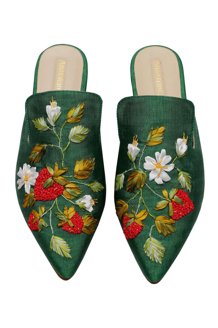 Wild Strawberries Hand-embroidery Flat Mules