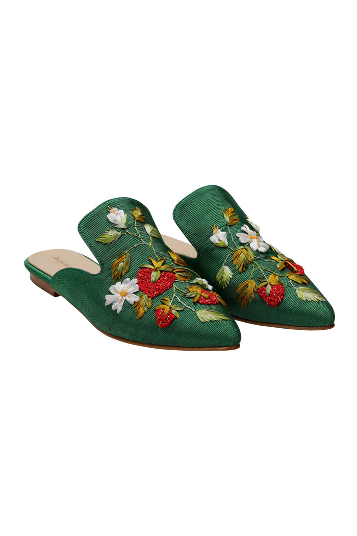 Wild Strawberries Hand-embroidery Flat Mules