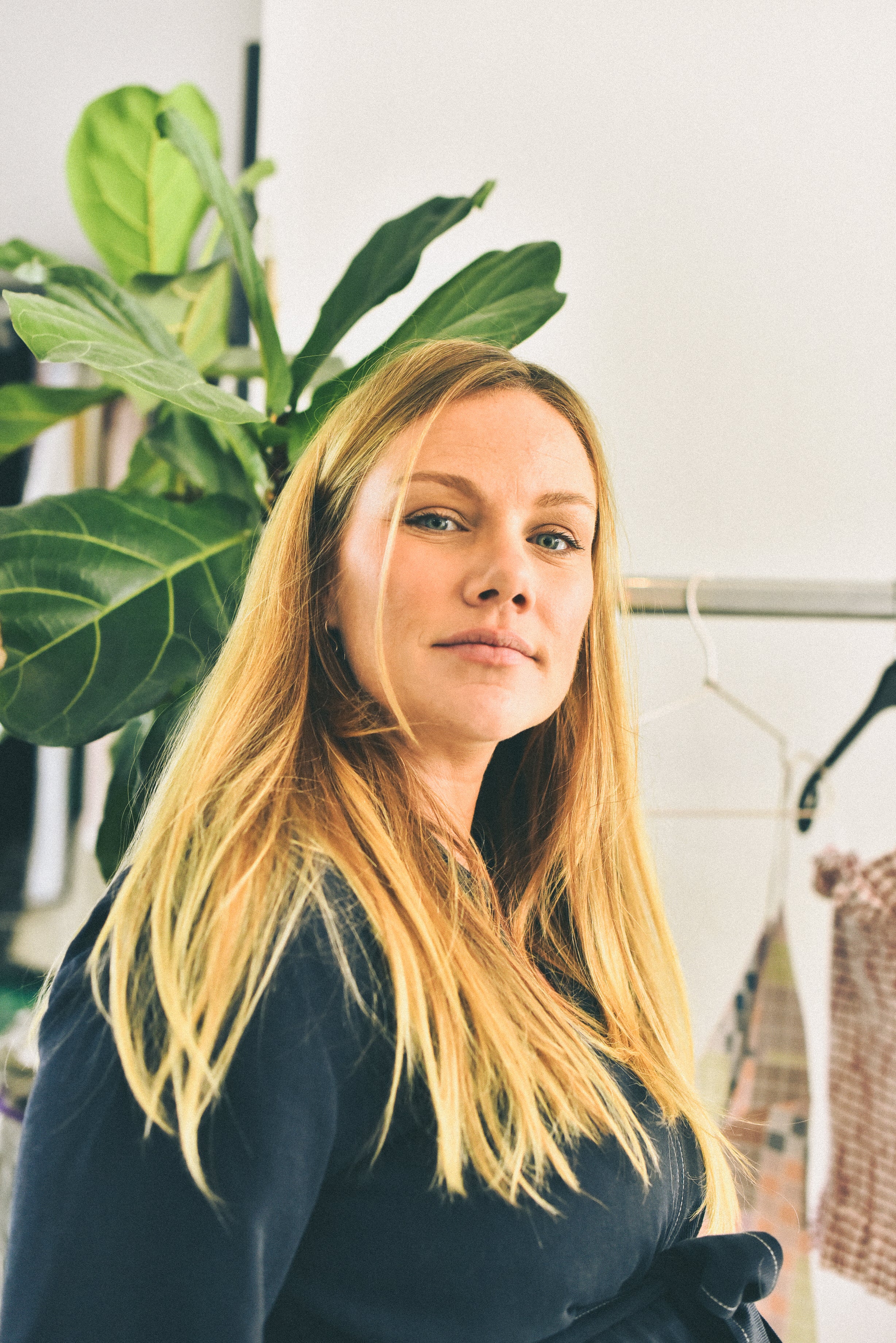 Basit Seri 001: Megan Mummery – SIMPLE AS IS